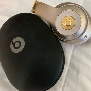 Beats Studio2 Wireless